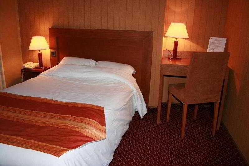 Hotel Princesse Isabelle Puteaux Pokój zdjęcie